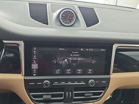 Used 2019 Porsche Macan image 20