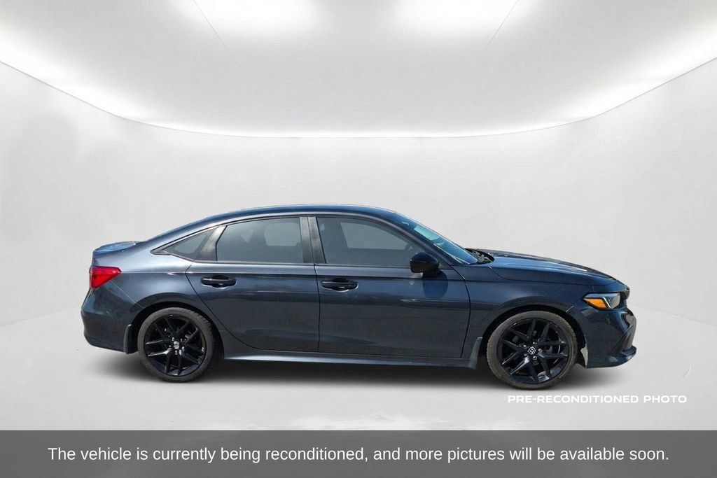 Used 2023 Honda Civic Sport image 4