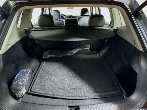 Used 2024 Volkswagen Tiguan SE image 25