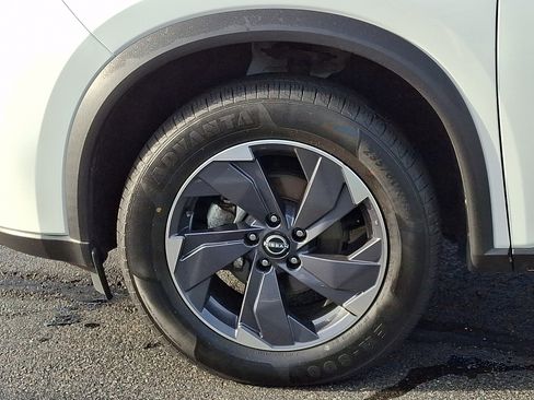 Used 2024 Nissan Rogue SV FWD image 9