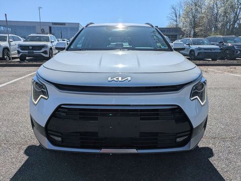 Used 2025 Kia Niro EX Touring FWD image 9