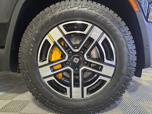 Used 2023 Rivian R1S Launch Edition Quad AWD/4WD image 11