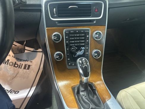 Used 2016 Volvo S60 T5 Inscription Platinum w/ Climate Package image 24