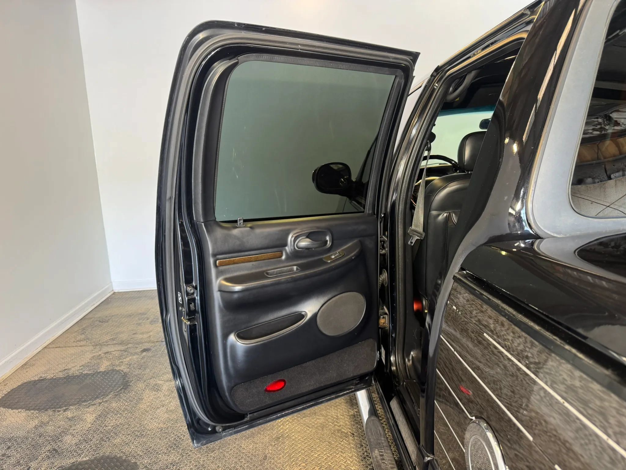 Used 2002 Lincoln Blackwood RWD image 24