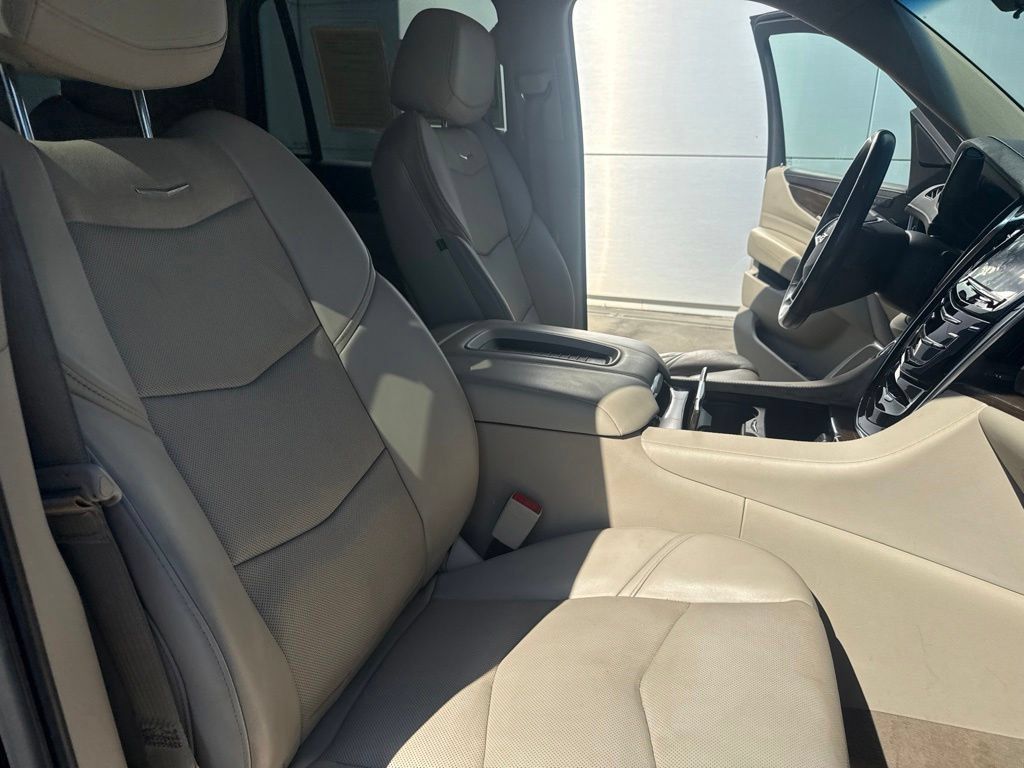Used 2020 Cadillac Escalade Luxury AWD/4WD image 39