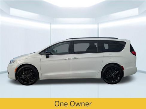 Used 2026 Chrysler Pacifica Limited w/ S Appearance Package image 2