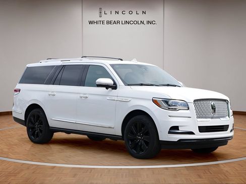 Used 2024 Lincoln Navigator L Reserve AWD/4WD image 3