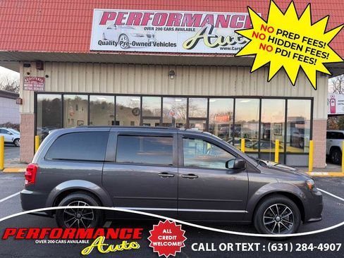 Used 2017 Dodge Grand Caravan SE image 2