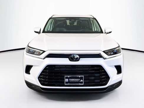 Certified 2024 Toyota Grand Highlander AWD image 2
