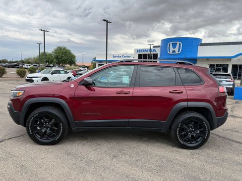 Used 2021 Jeep Cherokee Trailhawk w/ Technology Group AWD/4WD image 10