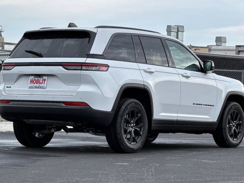 New 2026 Jeep Grand Cherokee Altitude image 3