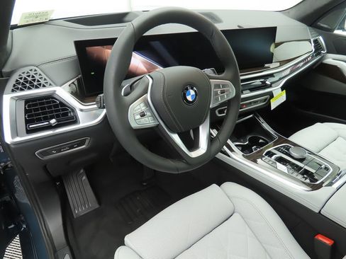 New 2026 BMW X7 xDrive40i w/ Premium Package image 9