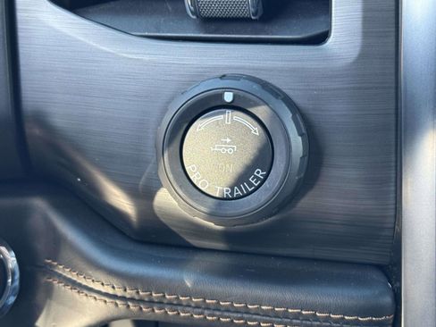 Used 2024 Ford Expedition Platinum image 29