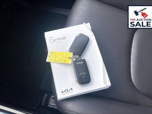 Used 2024 Kia Carnival EX FWD image 10