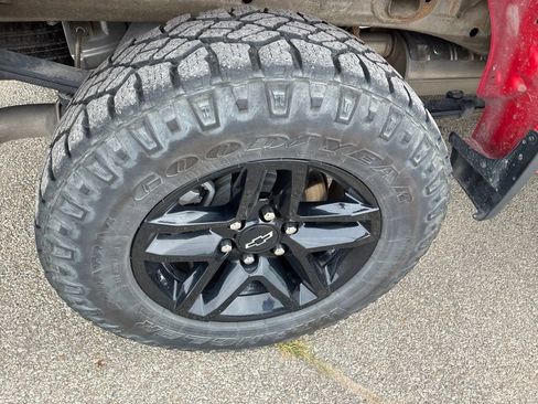 Used 2023 Chevrolet Silverado 1500 Custom Trail Boss AWD/4WD image 9