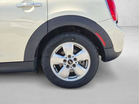 Used 2018 MINI Cooper 4-Door Hardtop FWD image 21