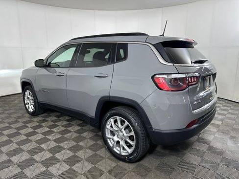 Used 2023 Jeep Compass Latitude AWD/4WD image 5