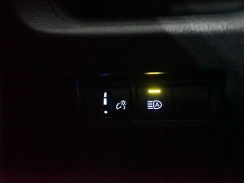 Used 2022 Toyota RAV4 LE image 22