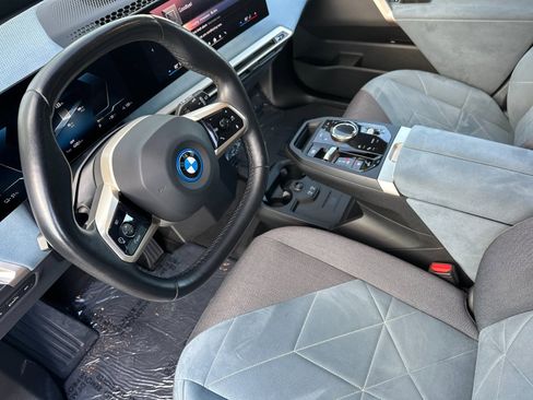 Used 2024 BMW iX xDrive50 image 10