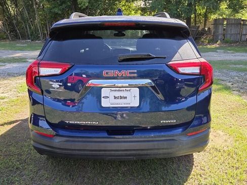 Used 2022 GMC Terrain SLE w/ Driver Convenience Package AWD/4WD image 11