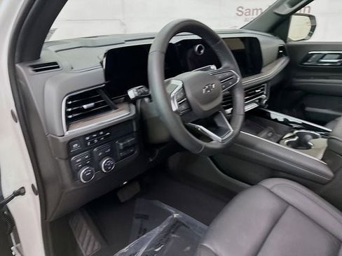 Used 2025 Chevrolet Tahoe Z71 w/ Comfort Package AWD/4WD image 12