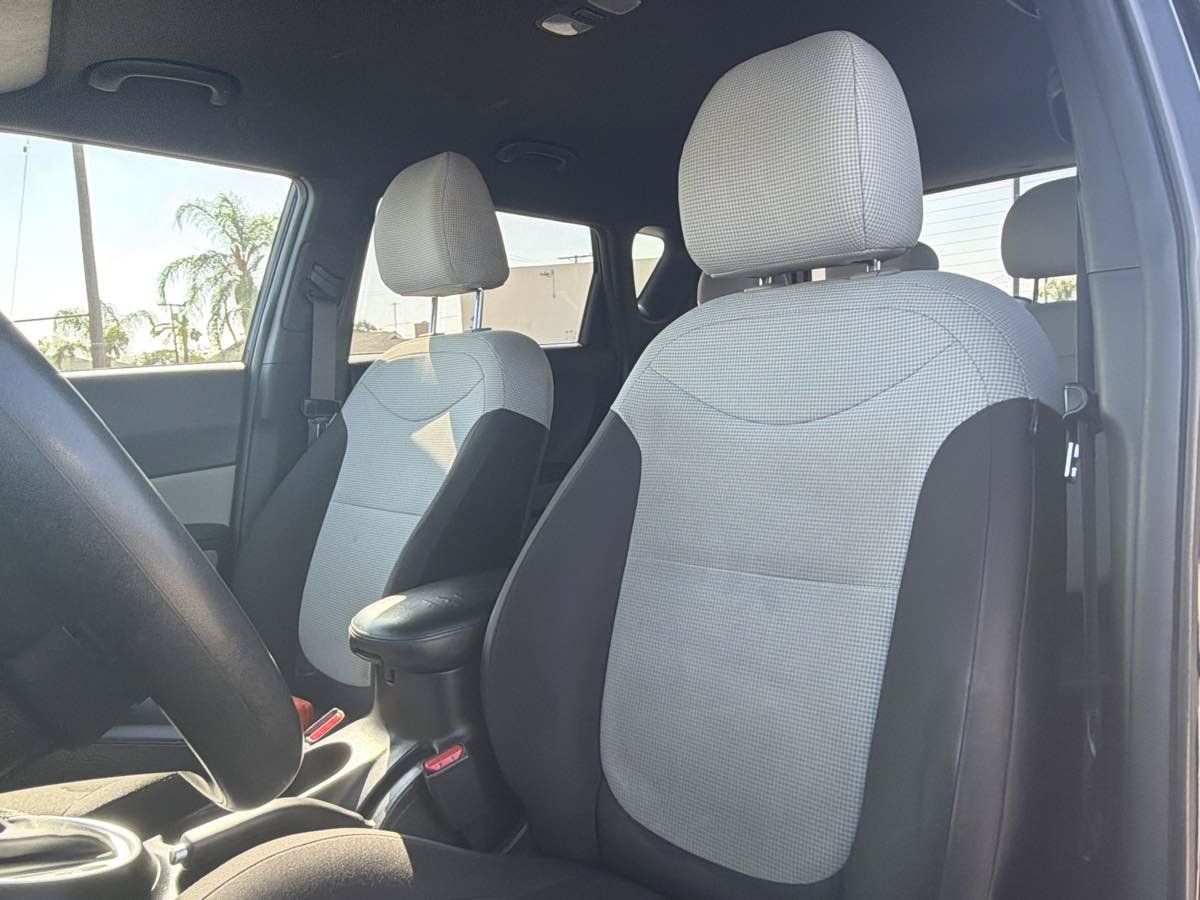 Used 2016 Kia Soul FWD image 8