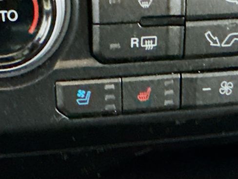 Used 2018 Ford F150 Platinum w/ Equipment Group 701A Luxury image 5