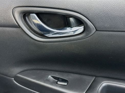 Used 2019 Nissan Sentra S image 27