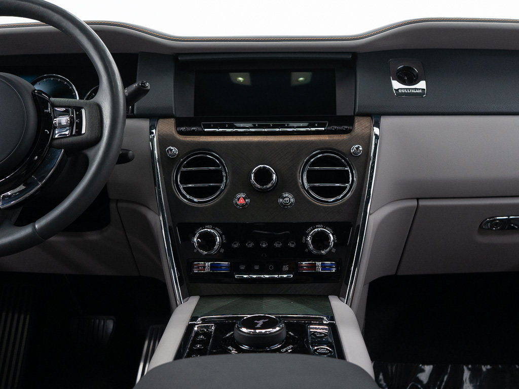 Certified 2023 Rolls-Royce Cullinan w/ Dark Exterior Package AWD/4WD image 37