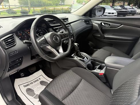 Used 2018 Nissan Rogue SV w/ Premium Package FWD image 9