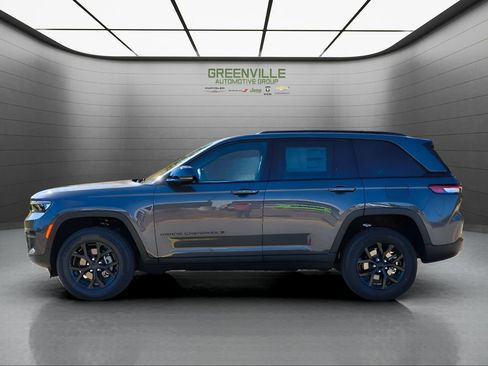 New 2025 Jeep Grand Cherokee Altitude image 3