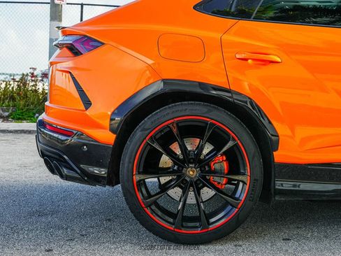 Used 2022 Lamborghini Urus image 10