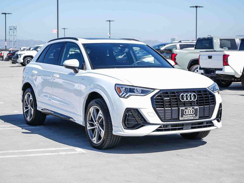 Used 2025 Audi Q3 2.0T Premium w/ Convenience Plus Package AWD/4WD image 3