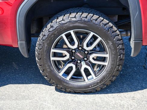 Used 2024 GMC Sierra 1500 AT4 w/ Technology Package AWD/4WD image 10