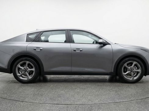 Used 2025 Kia K4 LXS image 11