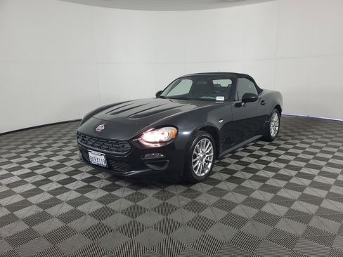 Used 2017 FIAT 124 Spider Classica image 8