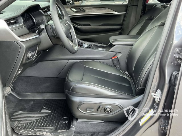 Used 2025 Jeep Grand Cherokee L Limited AWD/4WD image 15