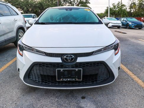 Used 2022 Toyota Corolla LE FWD image 3