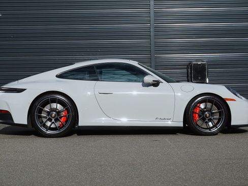 Certified 2025 Porsche 911 Carrera 4 GTS AWD/4WD image 13
