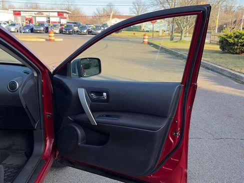 Used 2011 Nissan Rogue S image 29