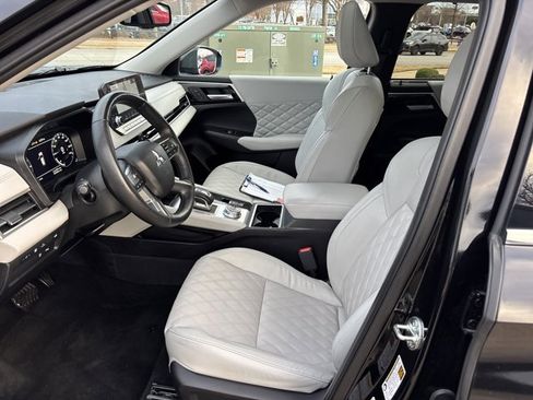 Used 2025 Mitsubishi Outlander SEL image 18