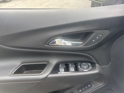 Used 2024 Chevrolet Equinox Premier image 18