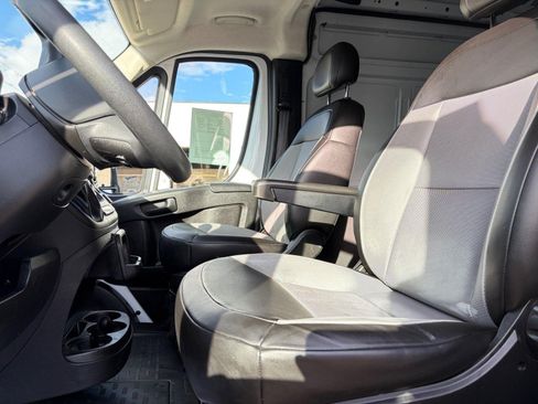 Used 2023 RAM ProMaster 2500 FWD image 12