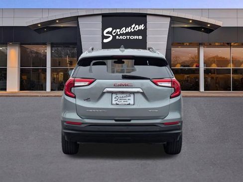 Used 2024 GMC Terrain SLE w/ Driver Convenience Package image 4