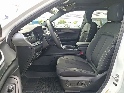 New 2025 Jeep Grand Cherokee L Laredo w/ Luxury Tech Group I AWD/4WD image 9