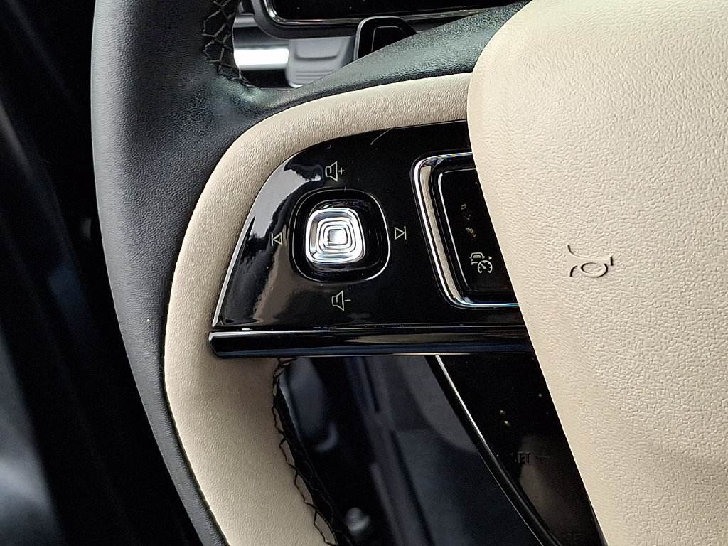 Used 2025 Lincoln Corsair FWD image 21