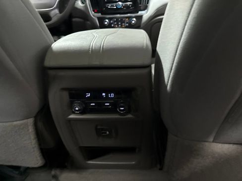 Used 2021 Chevrolet Traverse LT FWD image 14