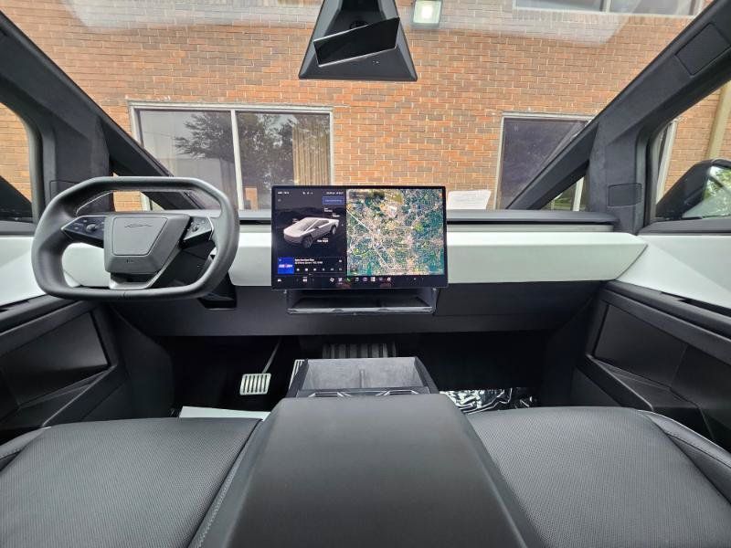 Used 2024 Tesla Cybertruck AWD Crew Cab image 41