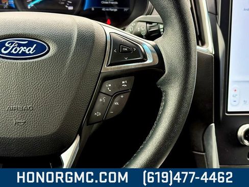 Used 2024 Ford Edge Titanium image 29