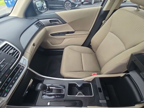 Used 2015 Honda Accord LX image 22
